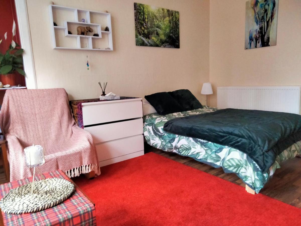 Spacious flat in Bridgeton, Glasgow Exterior foto