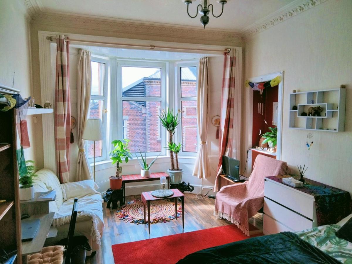 Spacious flat in Bridgeton, Glasgow Exterior foto